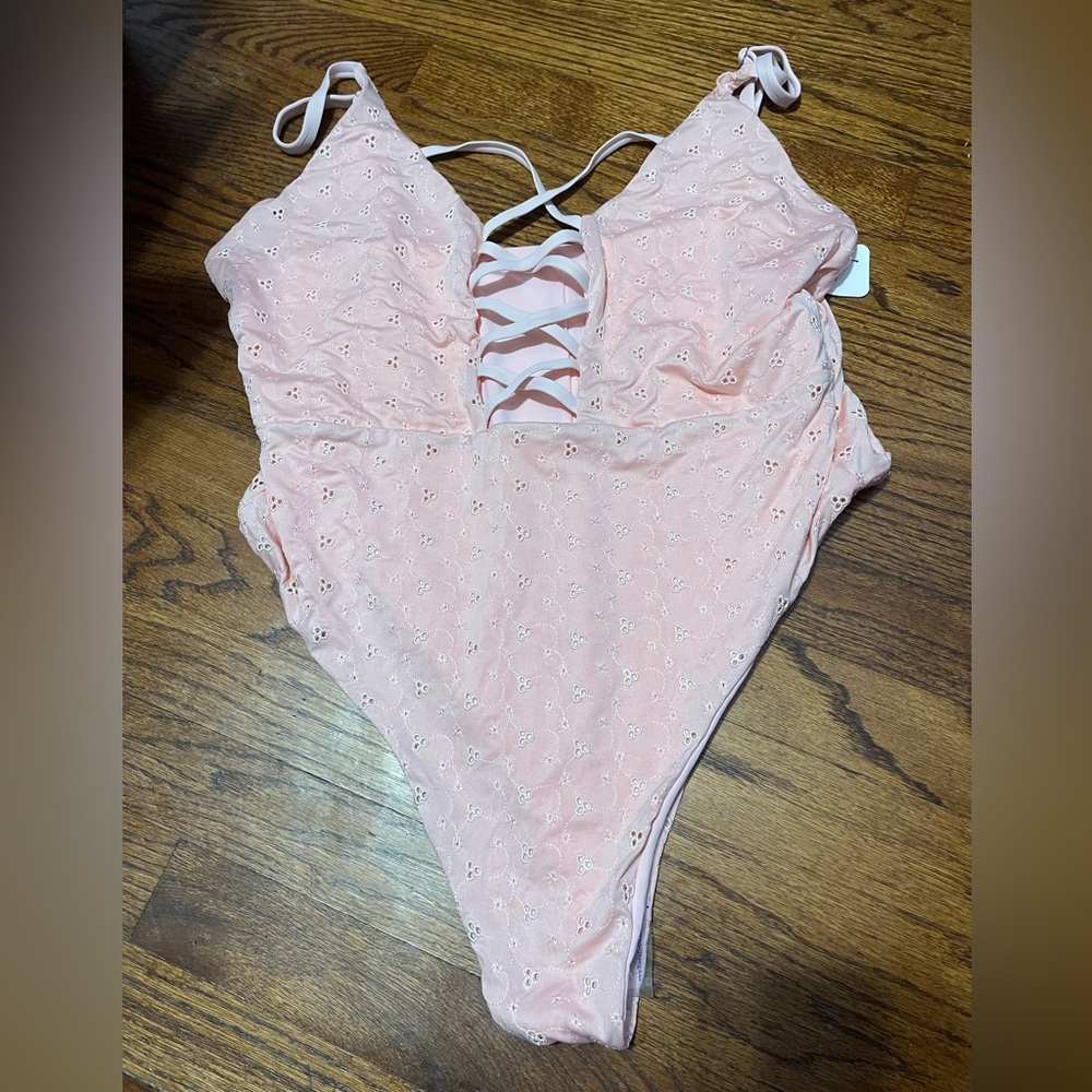 Dip pin’ daisys one piece swimsuit size 2x